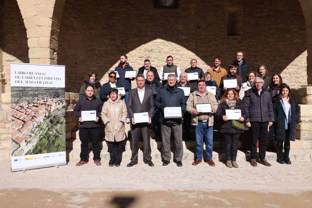 📍 En el Salón de Sesiones del Ayuntamiento de Cantavieja se ha celebrado la presentación del Libro Blanco de Embellecimiento de los Pueblos del Maestrazgo. 

👉 Toda la información:
facebook.com/aytocantavieja…