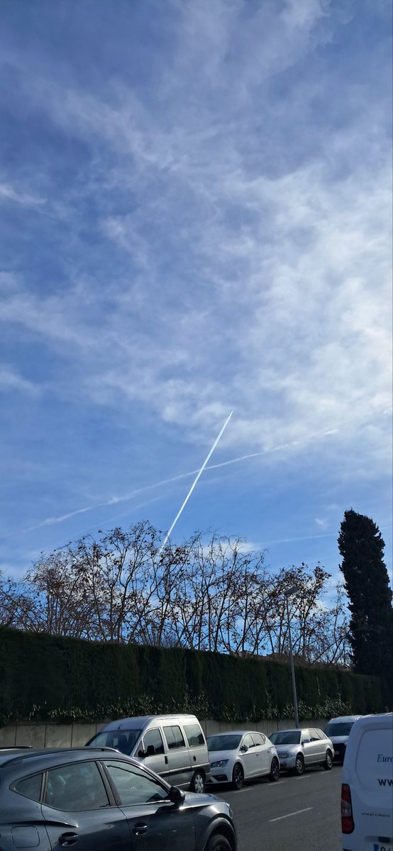 eoeeeeeeeeeeeee's tweet photo. #Barcelona #geoingenieria #biotertorismo #nosfumigan #nosenferman #traficoaereo https://t.co/tRKvSTkmWN