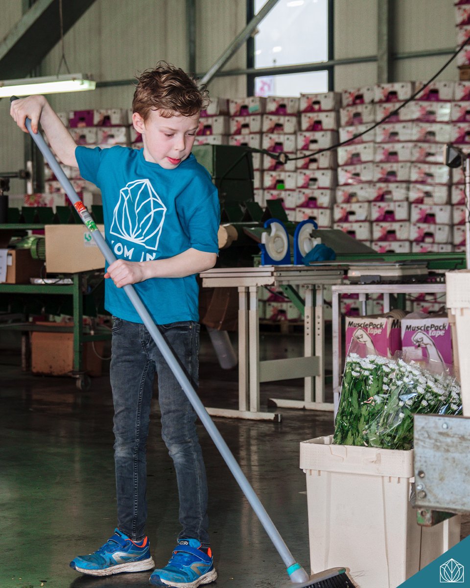 Nog op zoek naar een onderwerp voor je spreekbeurt? Vertel je klasgenoten over de glastuinbouw! 😄 Hier is natuurlijk heel veel over te vertellen. Tijdens het Kom in de Kas evenement kun je ook alle kwekers het hemd van het lijf vragen. Zij helpen je graag! 🧑🏻‍🌾 🌱