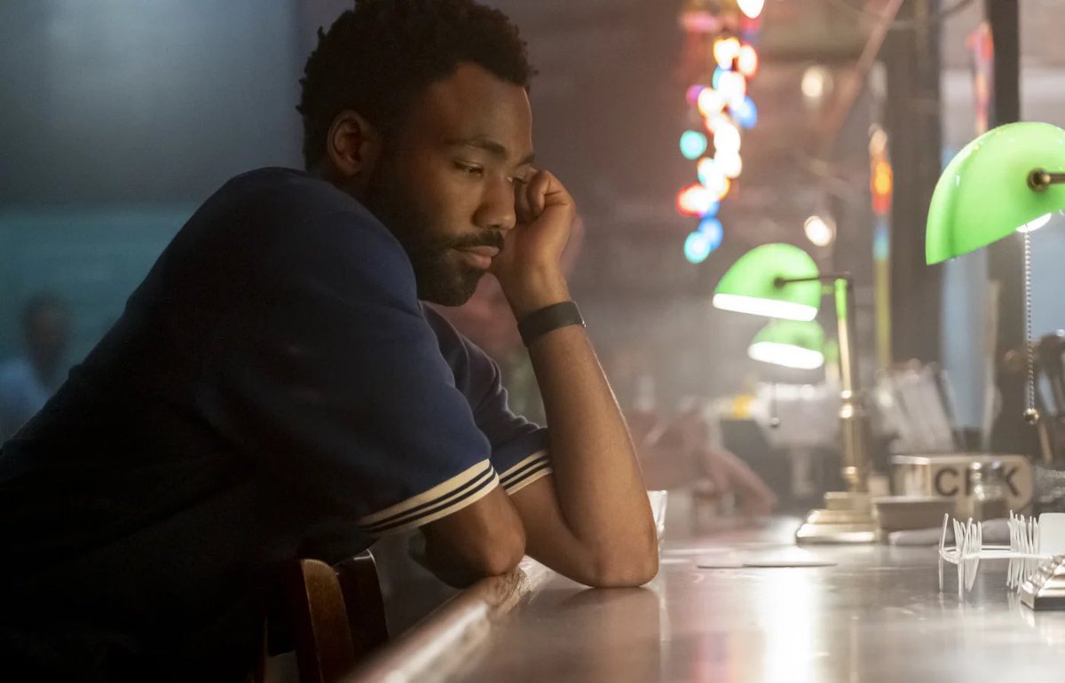 MathieuAjan's tweet image. kendrick performance just reminded me of that atlanta episode where glover dedicated his existence to ruining that airport employees life.