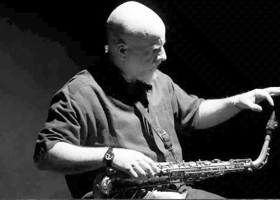 info_cruce's tweet photo. Hoy empieza el Festival ¡Escucha! 30 años de Cruce.
Esta tarde, 10 de febrero, empezamos con la actuación de Ricardo Tejero (saxo alto) y Eric Rosenbaum (batería) juntos por primera vez.
Para saber más https://t.co/8BbA3WMx4W https://t.co/JgXrZ33gJc