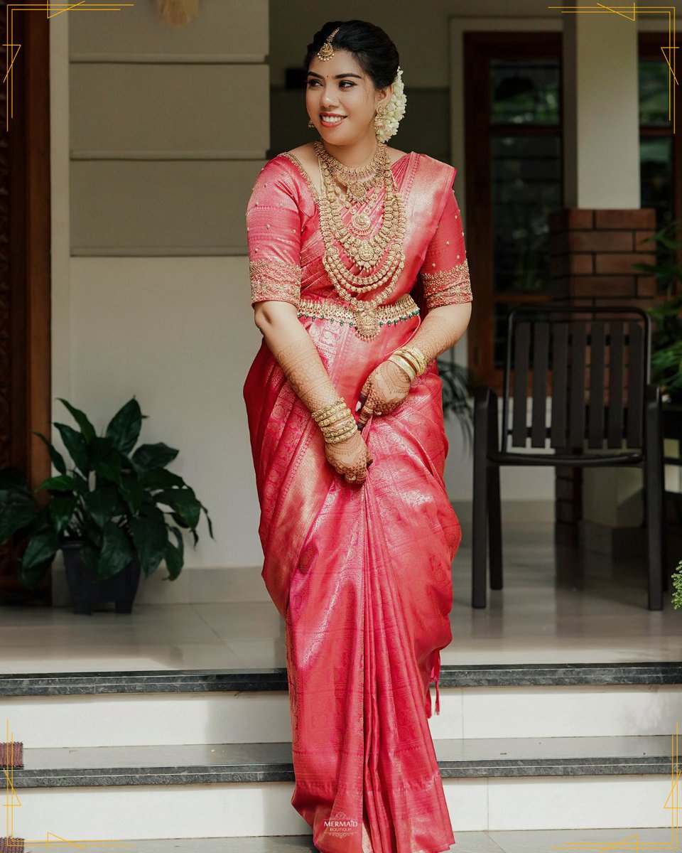 Mermaid_BTQ's tweet photo. Designed for the bride who loves tradition with a touch of modern elegance. 💫💍
Our Beautiful bride: Keerthana 👰
.
.
.
.

#BridalDreams #bridalelegance #bride https://t.co/TWj59XZCct