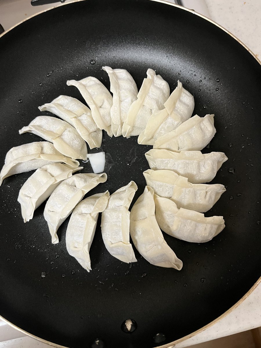 h89940muf8Wmnbp's tweet photo. さて、どちらが本物のアフロ餃子でしょうか?
#3dscanist
#アフロ餃子
#RevoPoint
#miraco https://t.co/3uvH0hcbeI