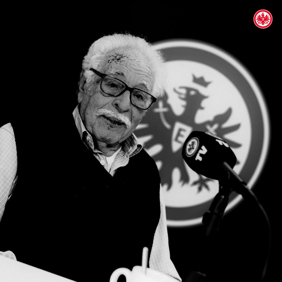 🖤 Heute vor zwei Jahren mussten wir Abschied von Helmut „Sonny“ Sonneberg nehmen.

Heute gedenken wir diesem außergewöhnlichen Menschen, dessen Lebensgeschichte als Holocaust-Überlebender und unermüdlicher Einsatz gegen Rassismus, Ausgrenzung und Antisemitismus uns für immer