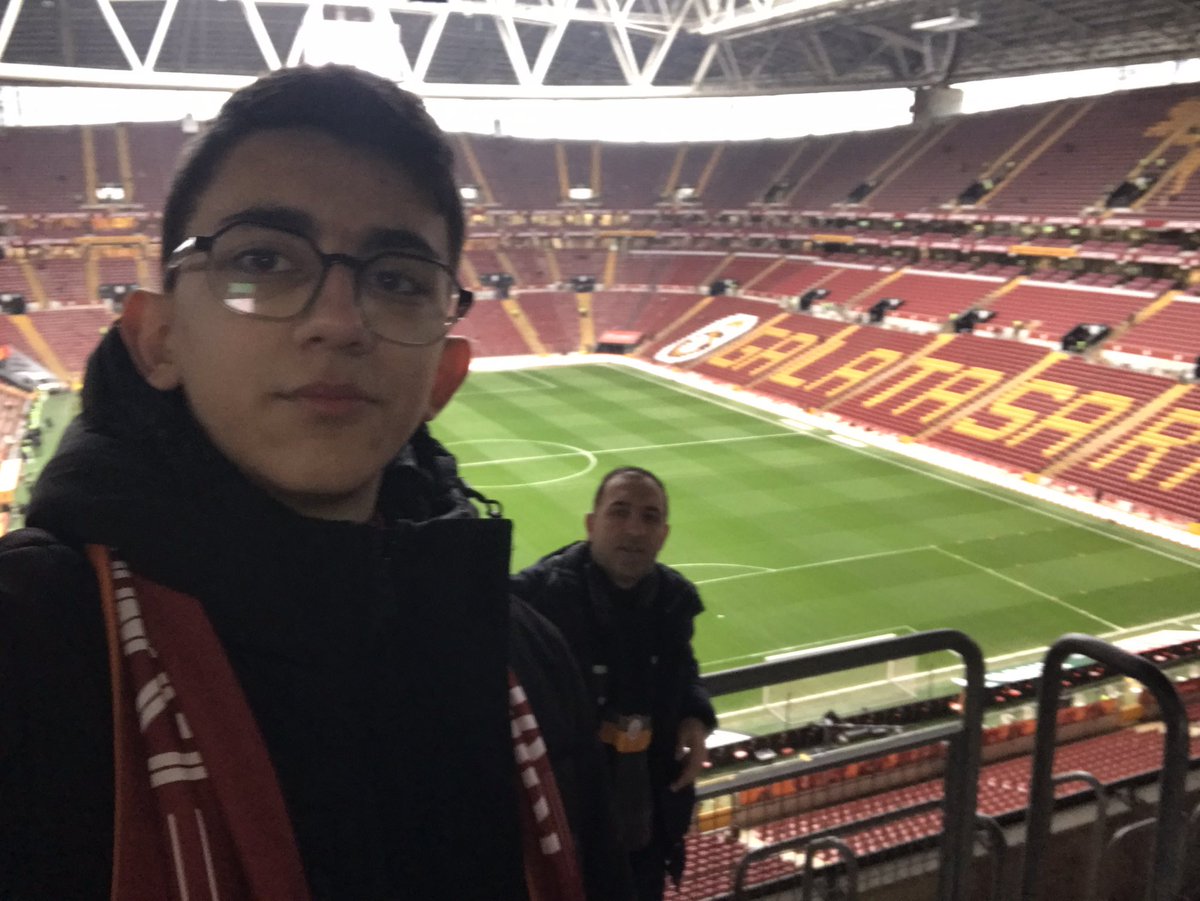 Algınız Batsın Oğlumla birlikte İzmir’den ilk defa çok sevdiğimiz Galatasaray’ımız için rams parka geldik sonuç hüsran yarım saat maç izledik yazık değilmi bizim ne suçumuz vardı çekildiniz maçtan hepinize Algılarınıza rağmen <a href="/hedef25/">F.Betül Çetin Şensoy</a> sen şampiyon olacaksın <a href="/GalatasaraySK/">Galatasaray SK</a>