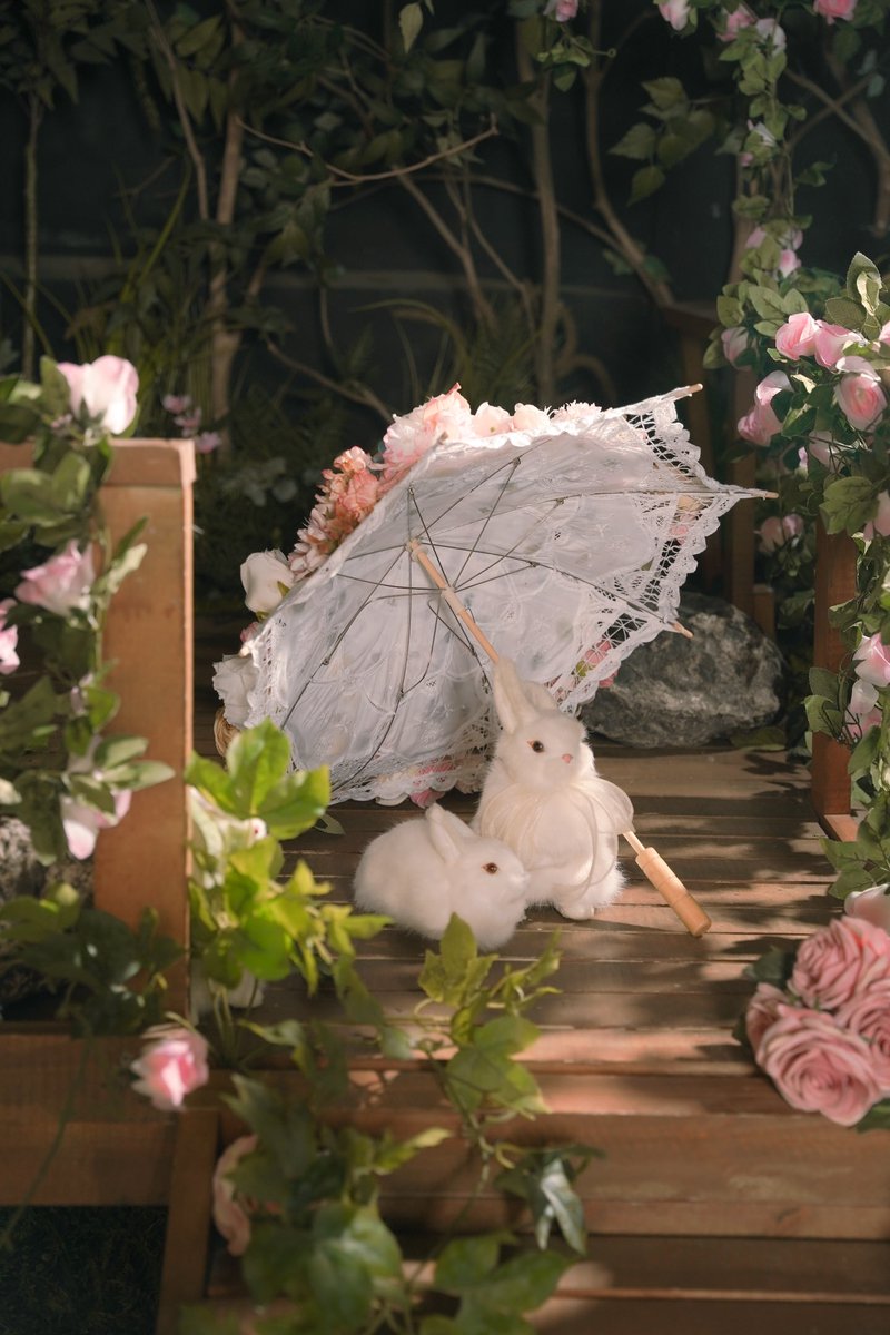 오두막은 핑크 장미가 뒤덮혀 있습니다✨

* 조금 더 풍성한걸 좋아하신다면 예약시 말씀해주세요✨