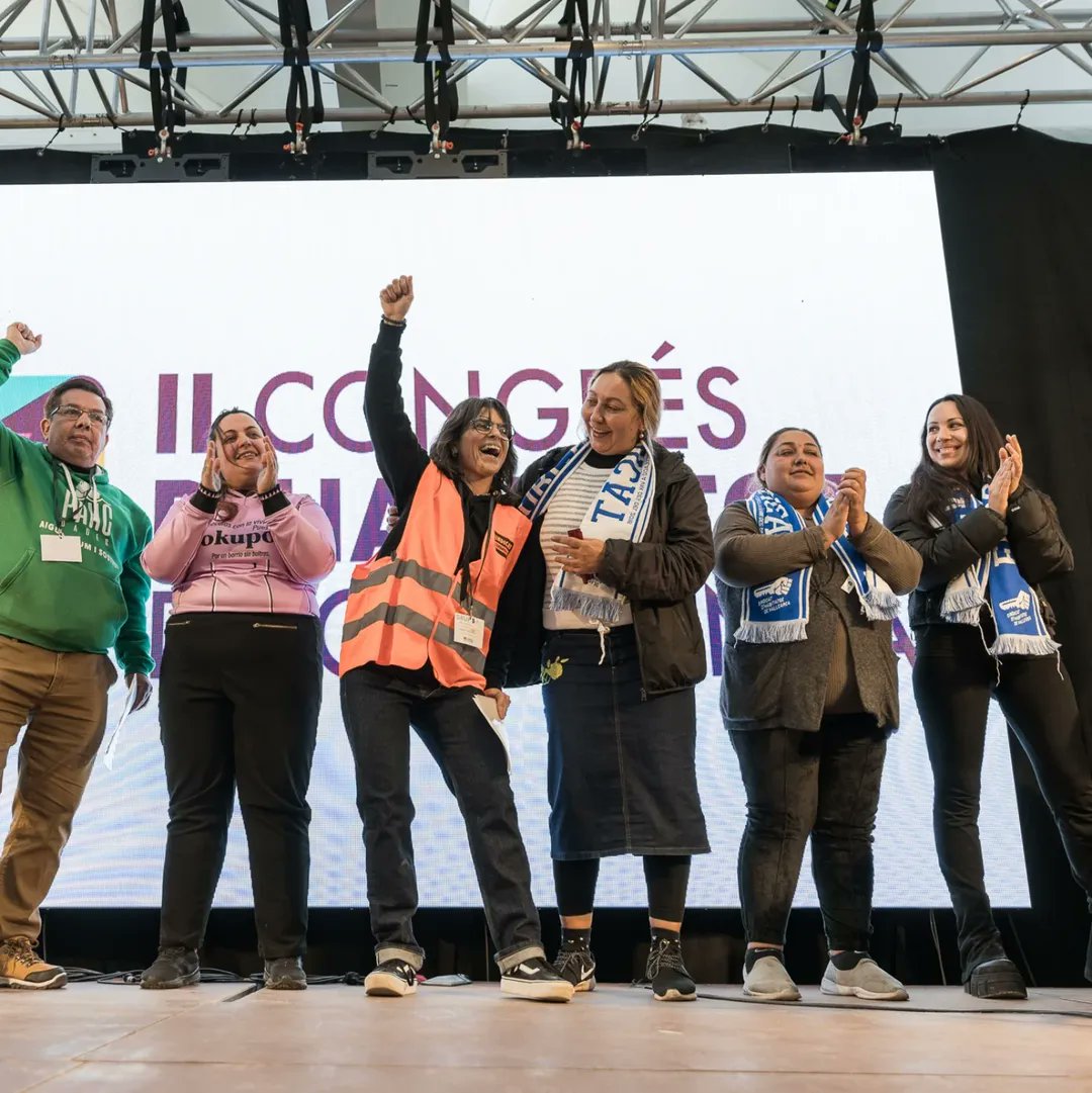 Un afectat per la hipoteca, una persona que okupa un pis d'un gran voltor, una llogatera en vaga contra La Caixa, una barraquista de Vallcarca.

❤️‍🔥 Una fotografia de dignitat i lluita per cloure el #IICongrésHabitatge i encetar la Confederació Sindical d'Habitatge de Catalunya.