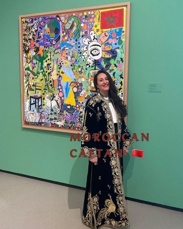 MounaNaceri's tweet photo. This Moroccan caftan "Ntaa Fassi", is the best way to look bold, timeless, and effortlessly stylish.❣️
#MoroccanCaftan #NtaaFassi #MoroccanClothing #outfit https://t.co/jjnV77zoBp