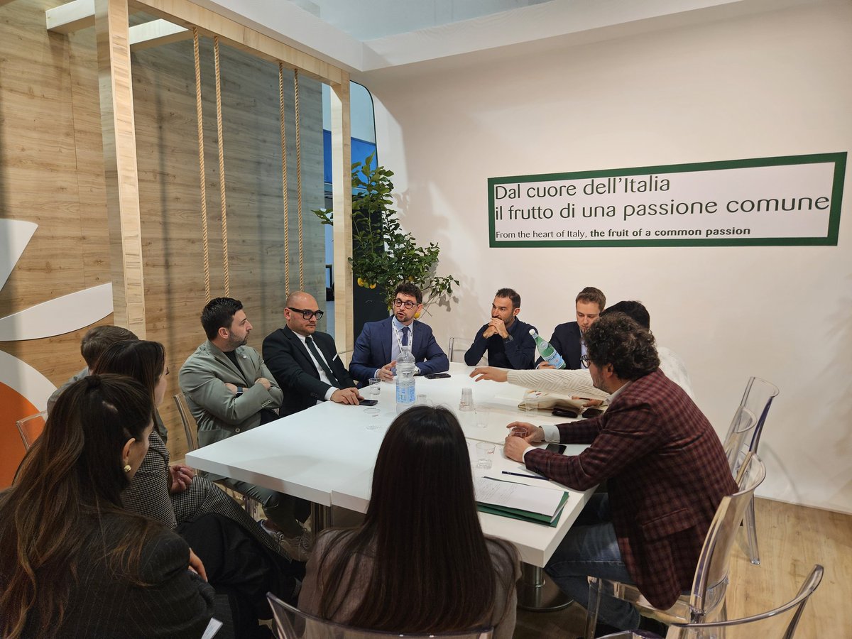 Anche quest'edizione #Fedagro presente al <a href="/Fruit_Logistica/">🍉 FRUIT LOGISTICA 🍏</a> 2025📍Presenti in gran numero i membri del #GruppoGiovaniFedagro La fiera si riconferma uno degli appuntamenti più importanti per l'#agroalimentare mondiale <a href="/giovaniconfcoMI/">GiovaniConfcommercio</a> #ortofrutta #ingrosso
