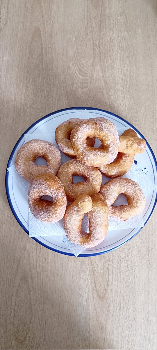 amonamarth08's tweet photo. E che facciamo Carnevale senza una fritturina?
Assolutamente no!
Ieri dopo uno shampoo e quindi capelli belli profumati, una fritturina ci stava 🤣
Ecco a voi le mie graffe napoletane, rigorosamente con la patata 😋 https://t.co/OkYQuqdtyi