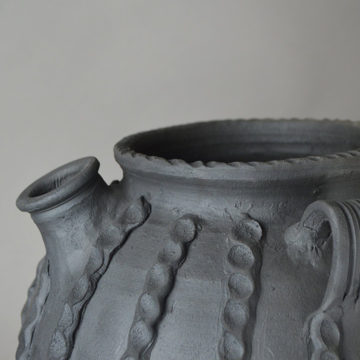 Viking Torksey Ware – Now Available! ⚔️🏺

Crafted by Graham, these stunning replicas capture the artistry of Viking Britain. Inspired by pottery from the Great Army’s 872–3 AD winter camp at Torksey, they bring history into your hands!

🛒 Shop now: 👉 potted-history.co.uk/search?q=torks…