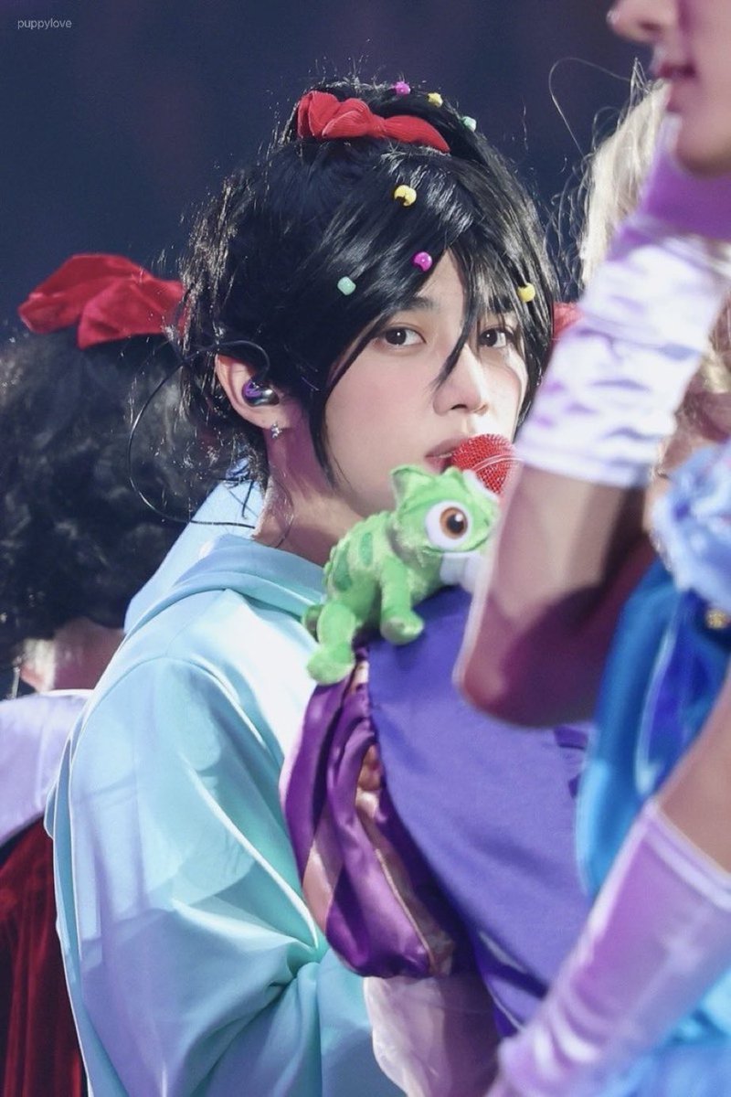 얼굴 빨개짐.......(⸝⸝ᵒ̴̶̷ ·̫ ᵒ̴̶̷⸝⸝) ♡