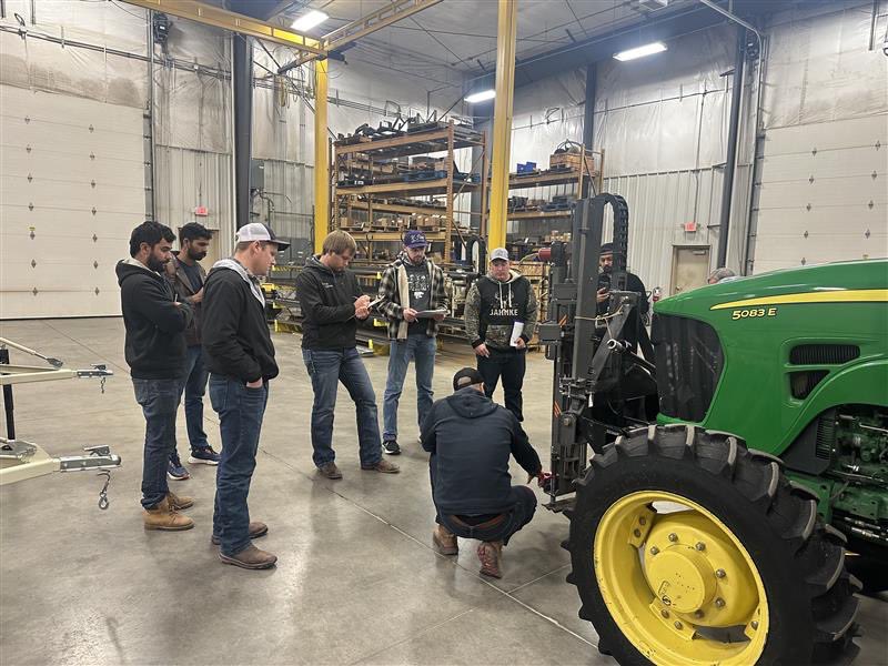 Veris had a great time hosting KSU’s Smart Farm Challenge students at our facility in Salina! It was a pleasure sharing how precision ag technologies help drive smarter farming decisions. From hands-on demonstrations to insightful discussions, we loved engaging with the next