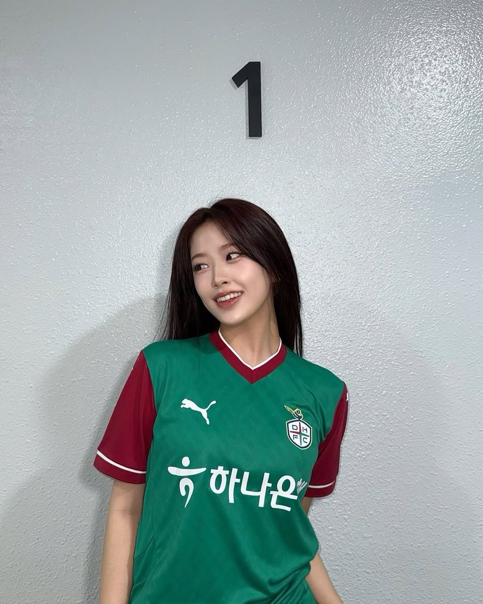 🇰🇷 Korean singer An Yu-jin in the new Daejeon Hana Citizen FC