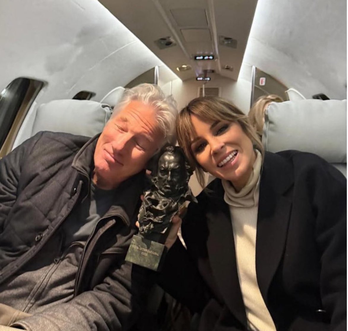 bertrandmyd's tweet image. Después de su famoso discurso ‘progresista’ en los Goya hablando del cambio climático, Richard Gare se subió a un avión privado para regresar a Madrid. 

Granada-Madrid en AVE se hace en  3h17minu
¡Y ASÍ TODO!