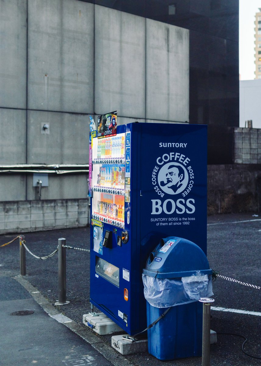 MicroicePhotos's tweet photo. Cinematic Frames of Japan - Blue Vending machine Photography

Vending Machines in their Natural State 

#tokyo #japan #photography https://t.co/mqSI8QHcfd
