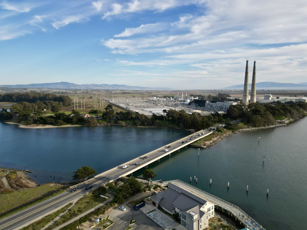 LookoutSCruz's tweet photo. Moss Landing residents file lawsuit against Vistra weeks after battery facility fire https://t.co/F45g87sRfR via @taniay_ortiz https://t.co/pDCH9fwSPy