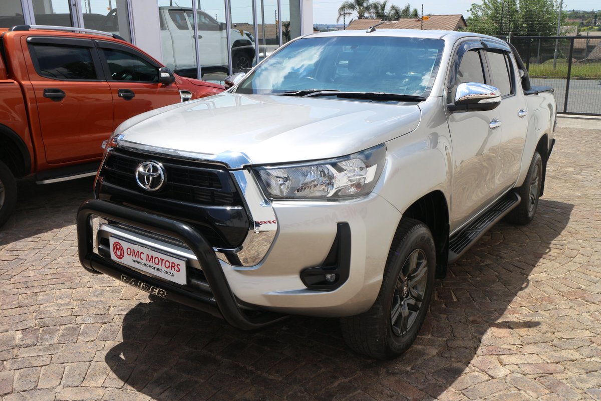 MotorsOmc's tweet image. 2016 Toyota Hilux 2.8GD-6 Double Cab Raider

•Leather seats
•LED headlights
•Reversing camera
•Sound system
•Traction Control
•USB port
119,000kilometers

R374,999

#toyot #hilux #toyotahilux #adventure #travel #constructon #sale #promo #preowned