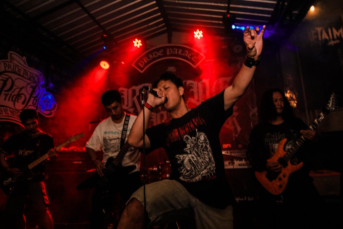 MurderOfChucky's tweet photo. Ruang Berisik VII
2 Feb 2025
Pridepalace, Sukabumi, Jawa Barat
#murderofchucky #deathmetal #band #bekasi #ruangberisik #metalmilita #pridepalace #sukabumi #eventmetal 

📸 @diaznursyanskii https://t.co/T1fl31Qbqe