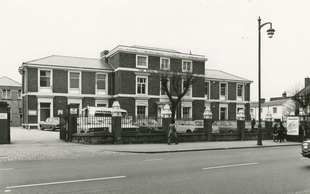#ROH The Royal Orthopaedic Hospital have created this video lifting the veil on behind the scenes at the library -tiktok.com/@rohnhsft/vide…
The photo is of the hospital taken in 1985. Ref - WK/B11/6369 <a href="/LibraryofBham/">LibraryofBirmingham</a> @rohnhsft