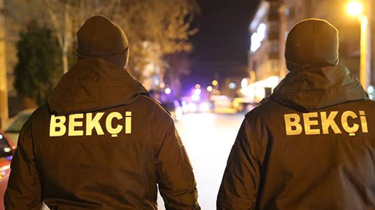 polismevzuat's tweet photo. BEKÇİLER YIPRANMA PAYI İSTİYOR!

Polislerle aynı hizmet sınıfında olan çarşı ve mahalle bekçileri de yıpranma payı istiyor..

"selamünaleyküm bu bekçilerin yıpranma almaları için bir konu açsanız siz birşeyleri gözlerine sokmadıkca ilgilenmiyorlar"
(Sizden Gelen Mesajlar) https://t.co/5ZhyPBReIJ