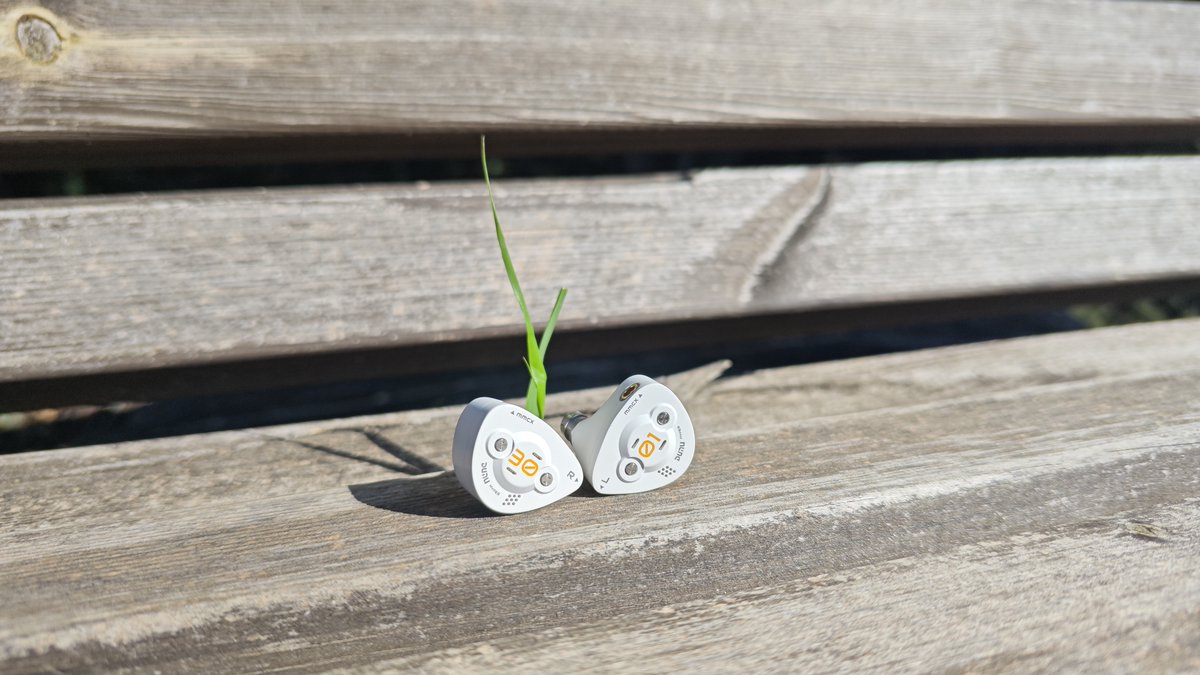 DUNU_Headphone's tweet photo. Let spring revive the lifeless—find its secret whispers, grab a blanket, and soak in the sunshine to let life flow into the music. 🌱☀✨ #Hifi #IEM #Dunu #DK3001BD #AudioLover https://t.co/urJEIXQ9wQ