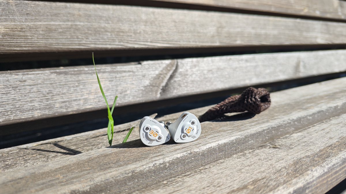 DUNU_Headphone's tweet photo. Let spring revive the lifeless—find its secret whispers, grab a blanket, and soak in the sunshine to let life flow into the music. 🌱☀✨ #Hifi #IEM #Dunu #DK3001BD #AudioLover https://t.co/urJEIXQ9wQ
