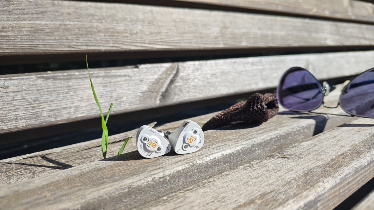 DUNU_Headphone's tweet photo. Let spring revive the lifeless—find its secret whispers, grab a blanket, and soak in the sunshine to let life flow into the music. 🌱☀✨ #Hifi #IEM #Dunu #DK3001BD #AudioLover https://t.co/urJEIXQ9wQ