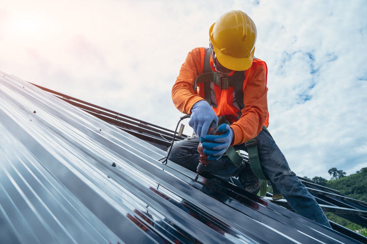 RoofingLakeside's tweet photo. We are skilled in high-quality roof installations tailored to the unique needs of Grand Haven residents. Our expert team is dedicated to providing exceptional service and top-notch materials for a long-lasting roof. https://t.co/EgFXLzOMjF