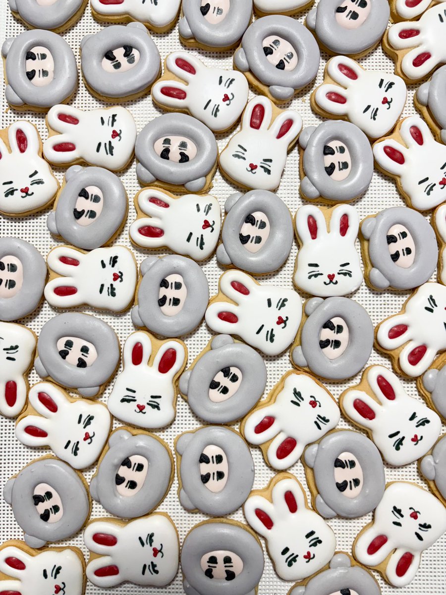 COUPS_of_LOVE's tweet photo. ☾ Pls rt ☽
❣ giveaway ٩(◕ᗜ◕)و
#SVT_RIGHT_HERE_IN_BANGKOK

❀ Cookies ❀ 
🍒 CHOITCHERRY
🐻‍❄️ NONVER

📆 15-16 Feb
Time : TBA

#กะรัตพระเวสสันดร https://t.co/x6ocAZbnkp