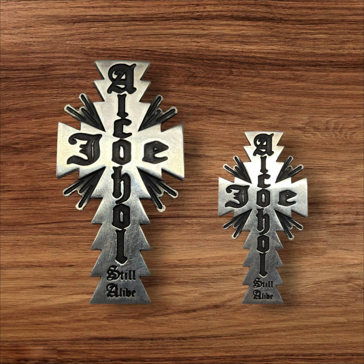 JAMFWEB696's tweet photo. お問い合わせを多く頂いておりました「CHAOS DESIGN×JAMF_CLOSS ALCOHOL NECKLACE」2次予約開始しました。受注発注で2025/02/22 23:59までとなります。よろしくお願いいたします。
https://t.co/lsvRtiq42Y
#joealcohol
#CHAOSDESIGN
#JAMF https://t.co/b7qUKJDCkS