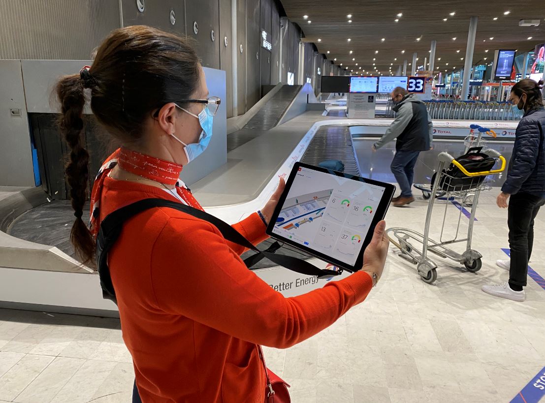 GroupeADP's tweet photo. 💡 Exploitée à @ParisAeroport Orly depuis 2023, la solution #LIDAR d’@Outsight_tech est lauréate de l’appel à projets "AI for Efficiency" de la #SemaineIA. Elle analyse les flux voyageurs en temps réel pour optimiser les temps d’attente. #SommetIA https://t.co/3WvZafV5PC