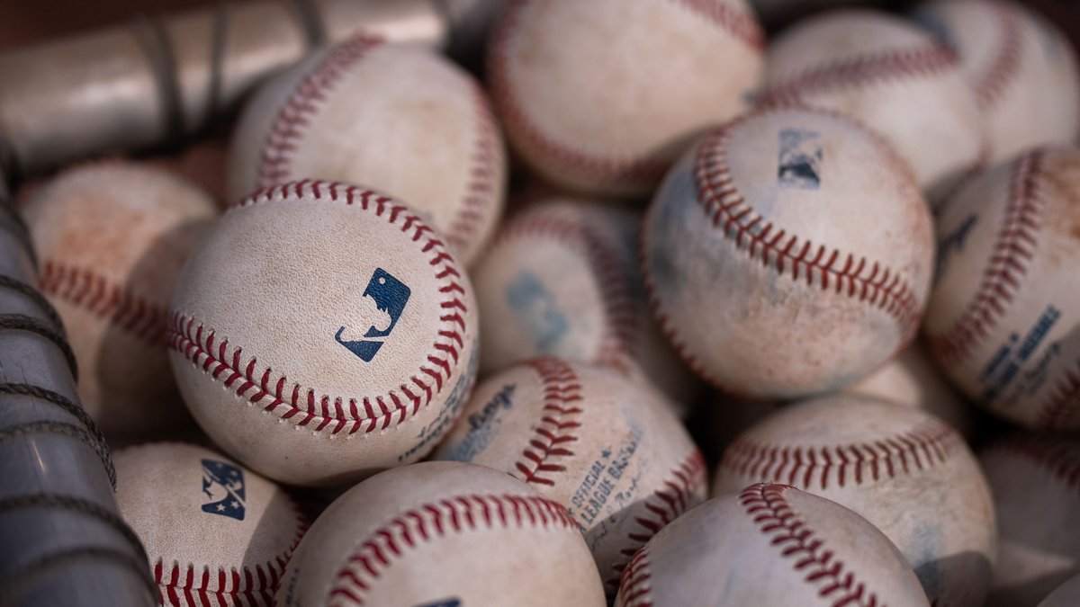 GOOOOOOOOOD MORNING,

BASEBALL. IS. BACK.
