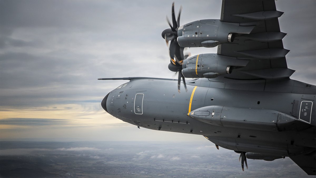 AirbusDefence's tweet image. When every second counts, the #A400M delivers. From #MedEvac &amp;amp; evacuations to humanitarian relief and global defence operations, this aircraft is a force in crisis response &amp;amp; security. 🌍✈️
Read more: airbus.com/en/newsroom/st…
