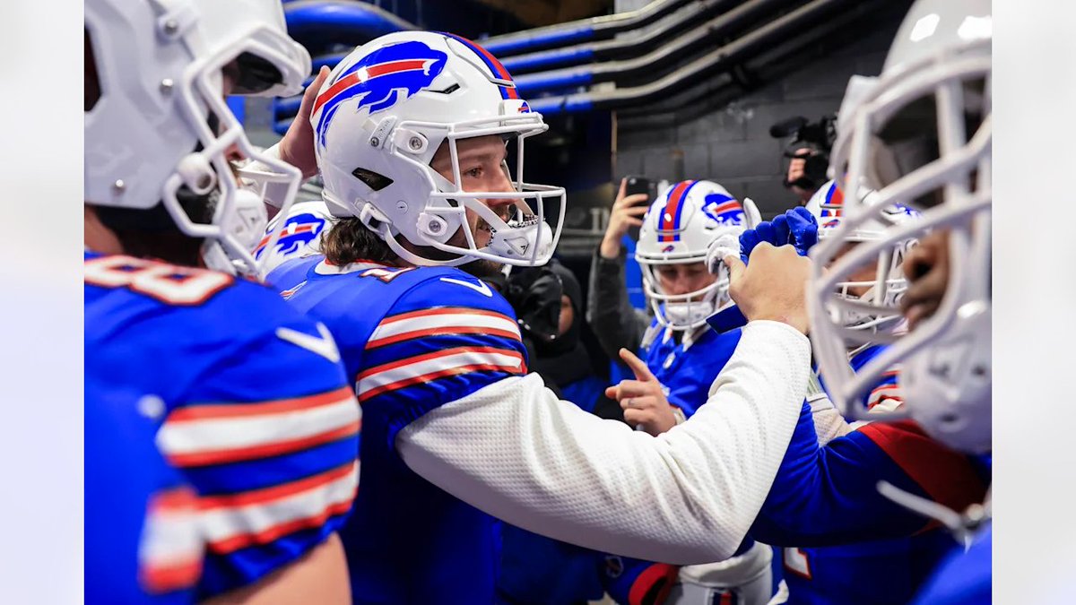 FirstClassTix's tweet photo. Congrats to the Philadelphia Eagles winning the Super Bowl. They gave the Buffalo Bills exactly the recipe for what it takes to beat the Kansas City Chiefs

Stayed tuned for next seasons tickets 🏈🎇

#BillsMafia #EaglesWin #SuperBowl #BuffaloBills #NFLPlayoffs #FootballFans #NFL https://t.co/PIAVL1Ln1z