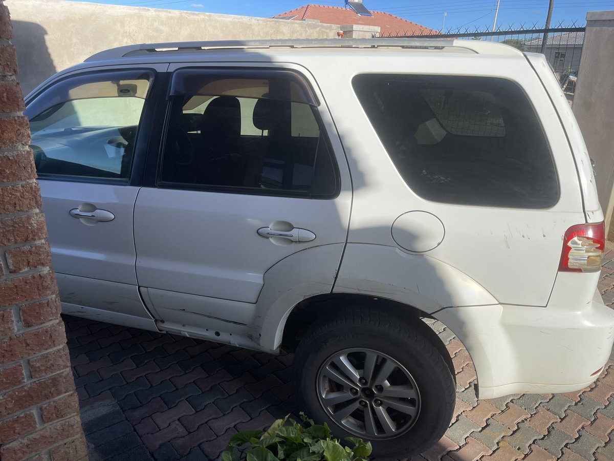 eddiemarimo's tweet photo. @RealTalkFadzie Ford escape for sale app/call 0773226197 https://t.co/SYl0C0nVaz