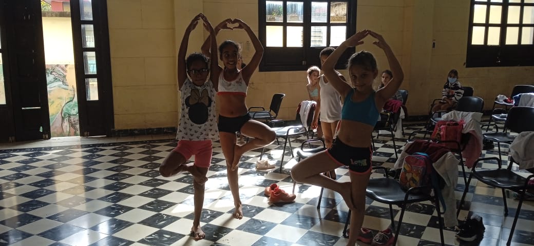 NerkySanch34165's tweet photo. Desde MATANZAS se trasladan profesores para la captación de niños para la EVA y Artes Visuales..gracias!! Seguiremos multiplicando el arte. https://t.co/rxJKIqDy5F