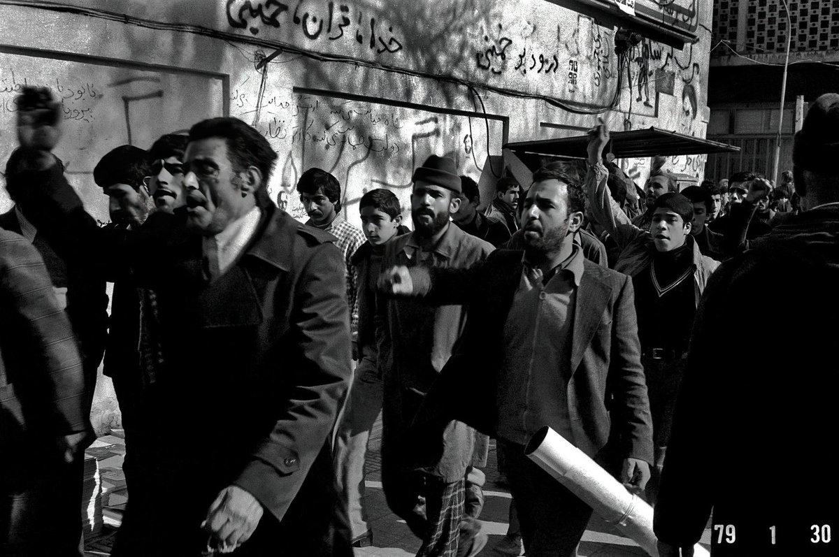 alfredya's tweet photo. Iran revolution 1979
انقلاب ایران ۱۳۵۷
©Alfred Yaghobzadeh
اگر از تاریخ درس نگیریم، ممکن است اشتباهات آن را تکرار کنیم. دانستن گذشته کافی نیست؛ باید آن را درک کرده و از درس‌هایش استفاده کنیم تا از همان شکست‌ها جلوگیری کنیم https://t.co/78KPJjlAaa