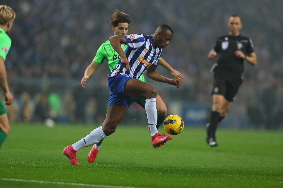 Um jogo de muito esforço, perseverança e progressão.
Obrigado aos adeptos pelo apoio.⚪️🔵
<a href="/FCPorto/">FC Porto</a>