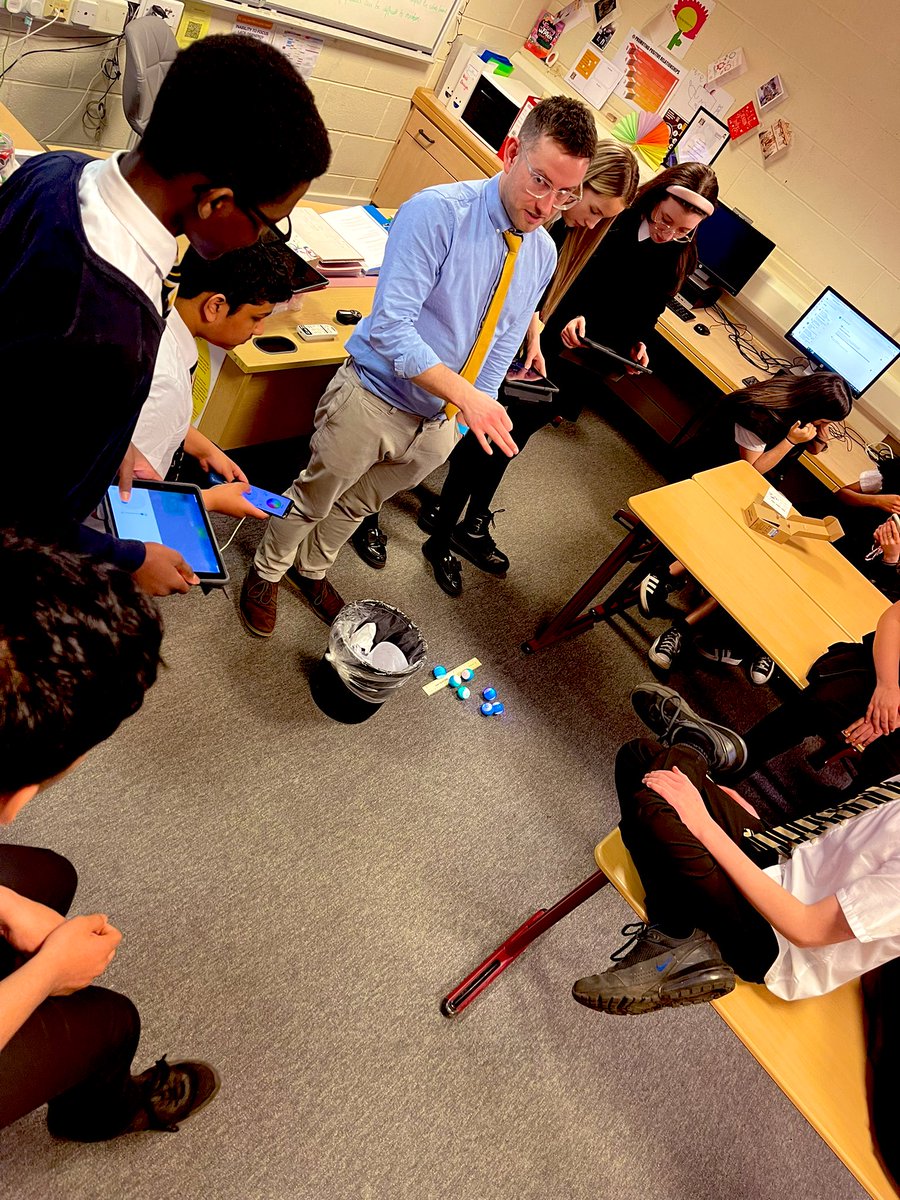 stabecs's tweet image. 2.3 enjoying their Spheros lesson with Mr Adams! 😍 #computingscience #coding #buildingskills @StThomasAqSec