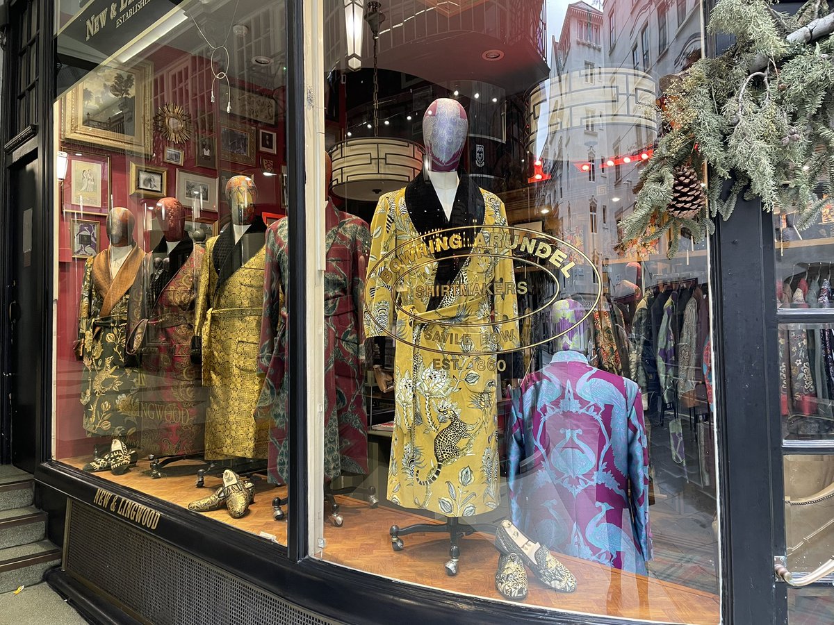 IanCallaway352's tweet image. #BeauBrummell and a robe and slipper shop for gentleman to positively die for. #Piccadilly #London.