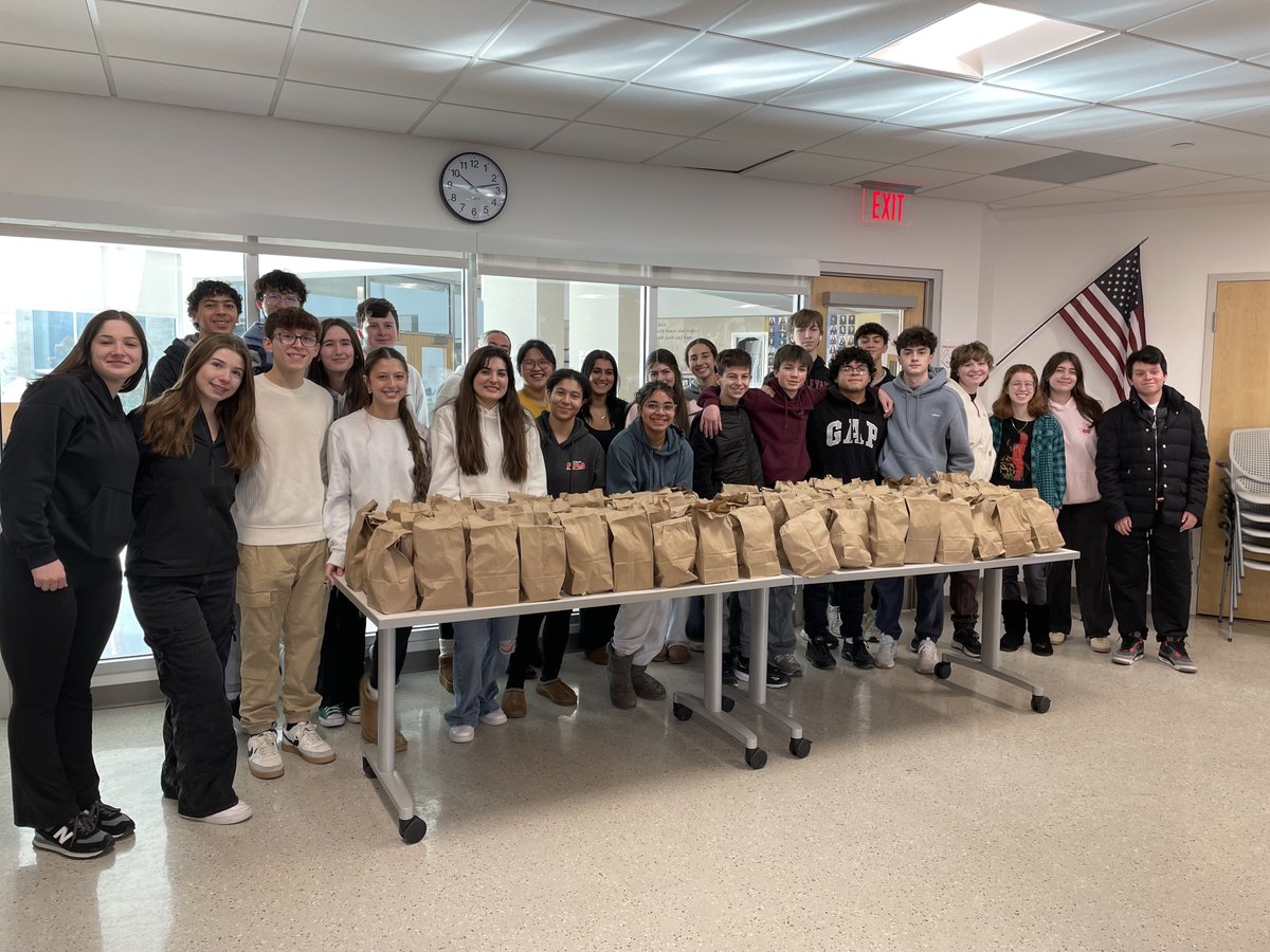 Recently, the MC Mock Trial Team dedicated their Saturday morning to assembling 100 bagged lunches for My Brother’s Table Food Pantry in Lynn, demonstrating their commitment to service and community support.
