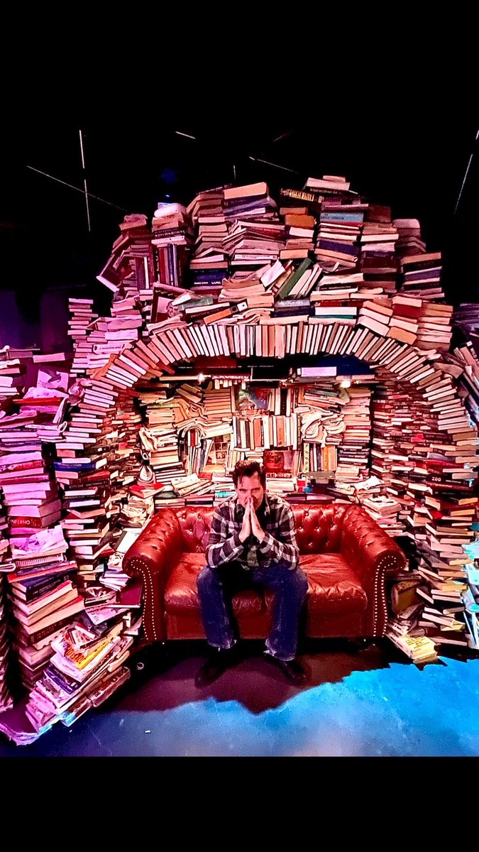 Took a break from recording to do some light reading. New Year’s resolution was to “read more”! Trying to stick to it.

#palmtreesinmoscow #ptimmusic #newyearsresolution2025 #xtcband #booksareburning #meowwolfdenver #grungegazemusic #shoegaze #bookstagram #meowwolfdenver