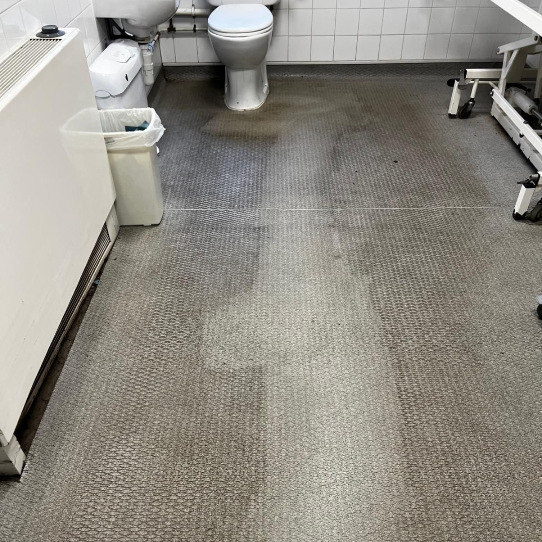TruvoxFrance's tweet photo. Des enfants malades, des liquides renversés et une circulation constante - garder le bureau d'une infirmière scolaire propre n'est pas une tâche facile ! Mais le Multiwash PRO est prêt à relever le défi.
#multiwash #entretiendessols https://t.co/SejYL9pxln