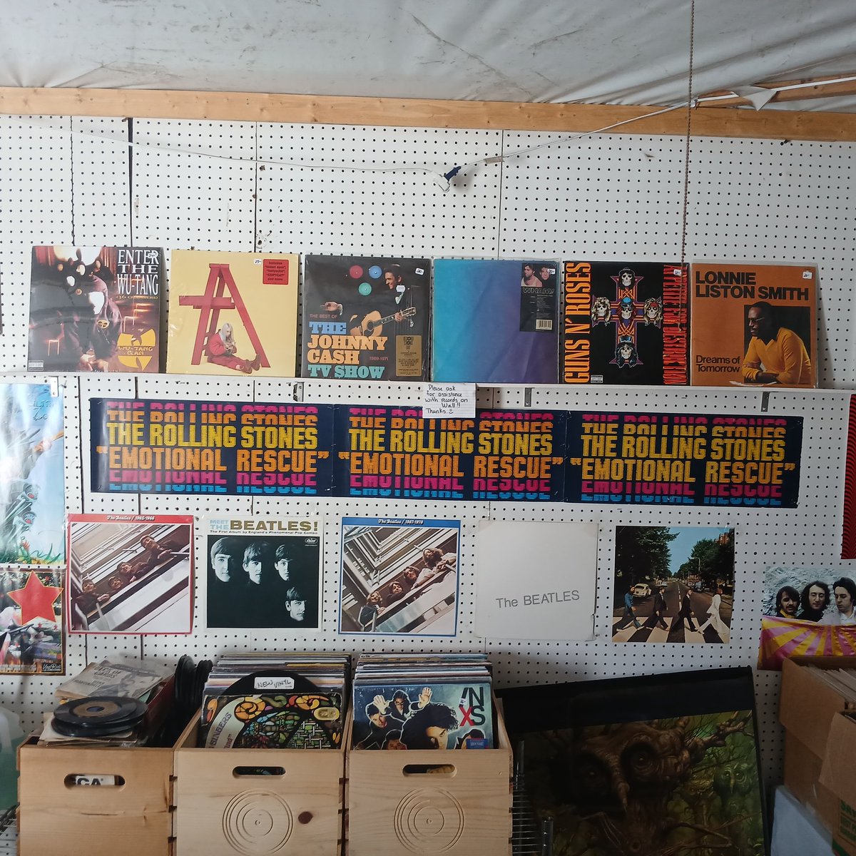 Groovelandvv's tweet photo. Congratulations to the #PhiladelphiaEagles on their #SuperBowlLIX win! 🤢 New week, new wall! Artists include: #rush #TheBeatles #tompetty #vanhalen #BillieEilish #wutangclan #wham #GunsNRoses & more! #vinylcollection #vinylrecords #vinylcommunity #recordstore #lakecountyfl https://t.co/J3D9ZNiIz2