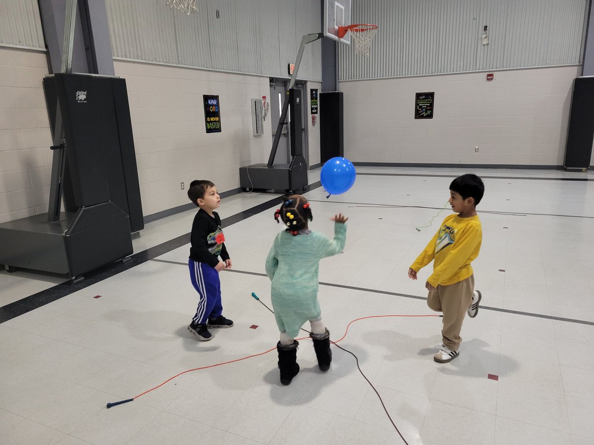 CoachRamosPE's tweet photo. Pre-K students wrapping up their volleyball unit this week with a fun game of 4 square volley!🎈🏐🐶 https://t.co/S7DEWTNhwd