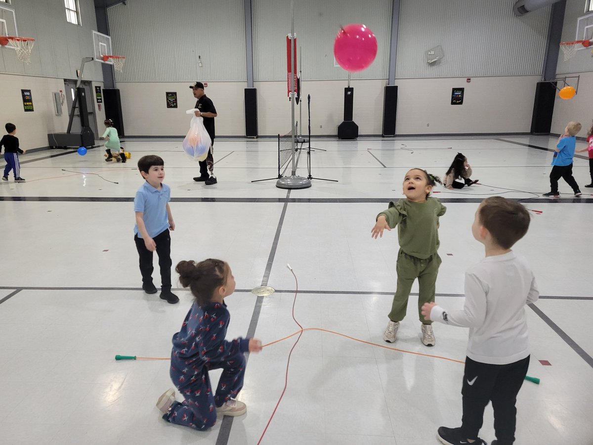 CoachRamosPE's tweet photo. Pre-K students wrapping up their volleyball unit this week with a fun game of 4 square volley!🎈🏐🐶 https://t.co/S7DEWTNhwd