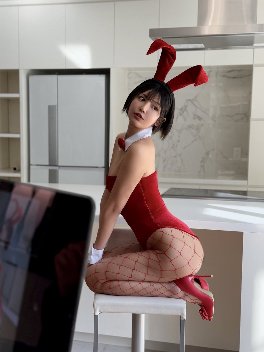 現在販売中の『#ヤングガンガン 』にて、巻中グラビアを担当しています🥳✨

もうゲットしてくれた〜？？🥹超お気に入りショット満載なので、ぜひぜひゲットしてね🤲💖💖

https://t.co/oJcykXw4mZ https://t.co/K5yLgGPSBt