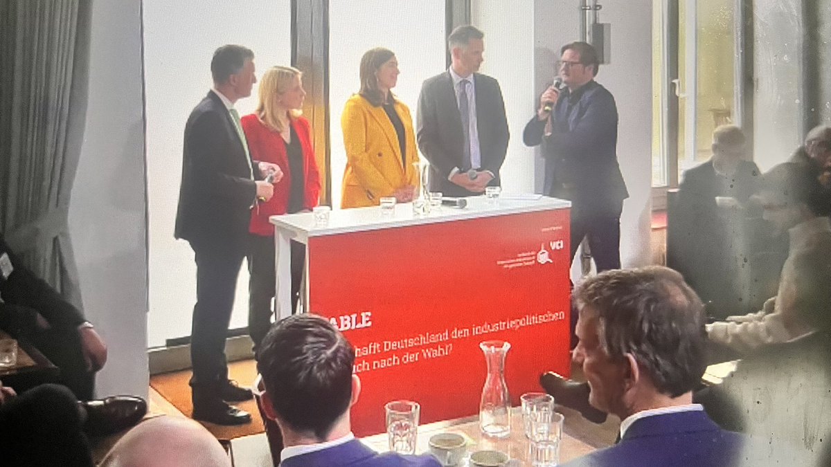 Nach #TVDuell geht’s direkt weiter: „Wie schafft Deutschland den Aufbruch nach der Wahl?“ Endlich geht’s um Industriepolitik, denn es braucht Umlenken auf starke Industriepolitik &amp; klare Signale zu Energie, Steuern, Bürokratie <a href="/TableBriefings/">Table.Briefings</a> <a href="/chemieverband/">VCI</a>