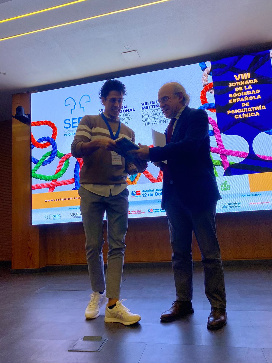 SEPsiqClin's tweet photo. 🏆 Entrega de premios a los mejores pósteres en las VIII Jornadas de la SEPC. Enhorabuena a los ganadores por su gran contribución. 📍 Madrid https://t.co/rznO1zqapT
